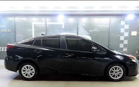 Toyota Prius IV XW50, 2021 год, 2 080 000 рублей, 3 фотография