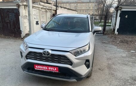 Toyota RAV4, 2020 год, 3 900 000 рублей, 1 фотография