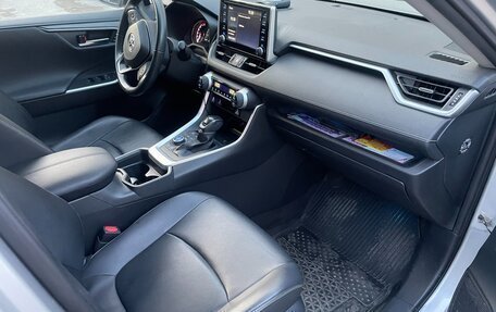 Toyota RAV4, 2020 год, 3 900 000 рублей, 8 фотография