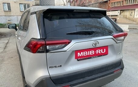 Toyota RAV4, 2020 год, 3 900 000 рублей, 2 фотография