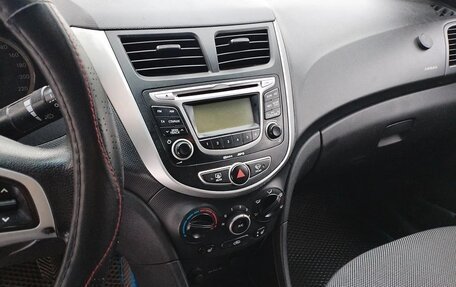 Hyundai Solaris II рестайлинг, 2011 год, 460 000 рублей, 2 фотография