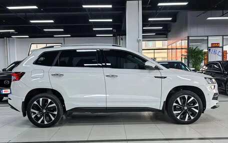 Skoda Karoq I, 2022 год, 2 135 555 рублей, 2 фотография
