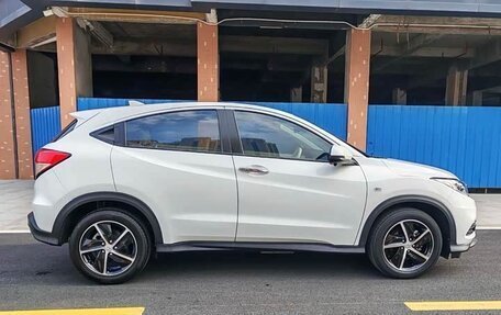 Honda Vezel, 2022 год, 1 475 000 рублей, 7 фотография