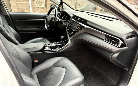 Toyota Camry, 2020 год, 2 750 000 рублей, 6 фотография