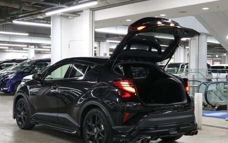 Toyota C-HR I рестайлинг, 2023 год, 1 835 000 рублей, 13 фотография