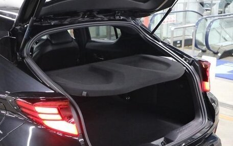 Toyota C-HR I рестайлинг, 2023 год, 1 835 000 рублей, 12 фотография