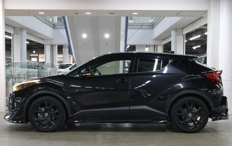 Toyota C-HR I рестайлинг, 2023 год, 1 835 000 рублей, 4 фотография