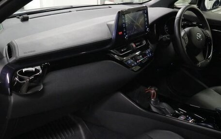 Toyota C-HR I рестайлинг, 2023 год, 1 835 000 рублей, 11 фотография