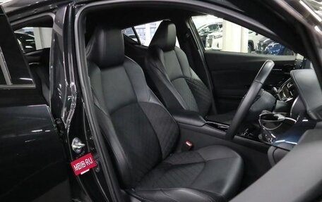 Toyota C-HR I рестайлинг, 2023 год, 1 835 000 рублей, 7 фотография