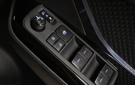 Toyota C-HR I рестайлинг, 2023 год, 1 835 000 рублей, 18 фотография