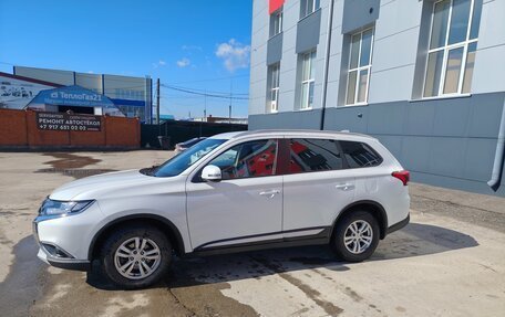Mitsubishi Outlander III рестайлинг 3, 2017 год, 2 150 000 рублей, 2 фотография