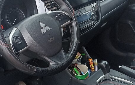 Mitsubishi Outlander III рестайлинг 3, 2012 год, 950 000 рублей, 6 фотография