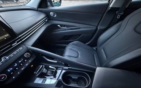 Hyundai Elantra, 2023 год, 2 000 000 рублей, 21 фотография