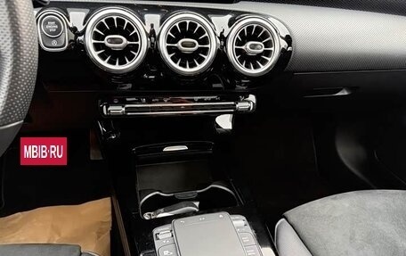 Mercedes-Benz A-Класс, 2021 год, 1 750 000 рублей, 10 фотография