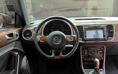 Volkswagen Beetle, 2018 год, 1 365 000 рублей, 14 фотография