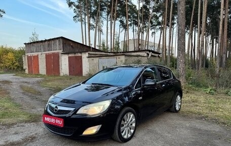 Opel Astra J, 2011 год, 695 000 рублей, 1 фотография