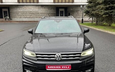 Volkswagen Tiguan II, 2019 год, 3 090 000 рублей, 1 фотография