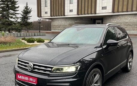 Volkswagen Tiguan II, 2019 год, 3 090 000 рублей, 3 фотография
