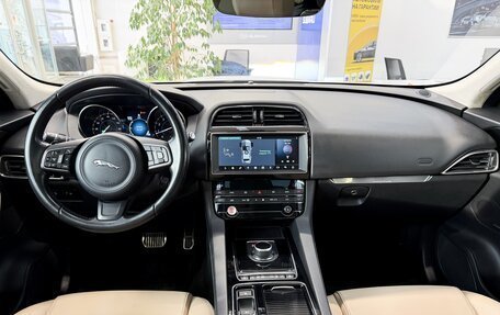 Jaguar F-Pace, 2018 год, 2 850 000 рублей, 21 фотография