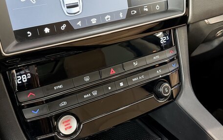 Jaguar F-Pace, 2018 год, 2 850 000 рублей, 27 фотография