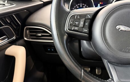 Jaguar F-Pace, 2018 год, 2 850 000 рублей, 23 фотография