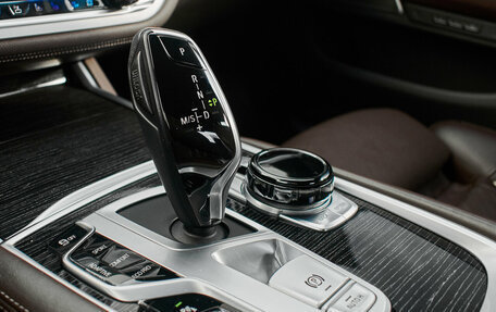 BMW 7 серия, 2018 год, 4 590 000 рублей, 27 фотография