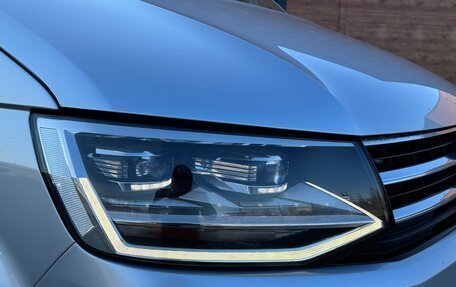 Volkswagen Caravelle T6 рестайлинг, 2015 год, 2 770 000 рублей, 19 фотография