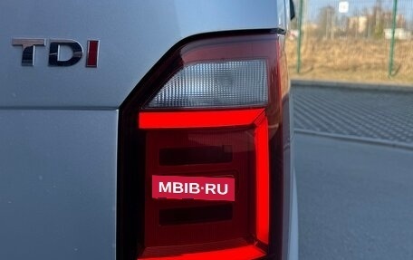 Volkswagen Caravelle T6 рестайлинг, 2015 год, 2 770 000 рублей, 17 фотография