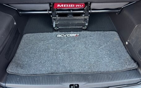 Volkswagen Caravelle T6 рестайлинг, 2015 год, 2 770 000 рублей, 34 фотография