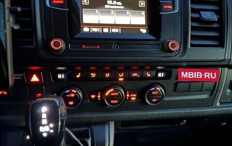 Volkswagen Caravelle T6 рестайлинг, 2015 год, 2 770 000 рублей, 32 фотография