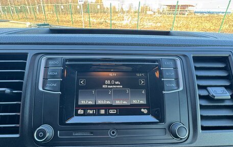 Volkswagen Caravelle T6 рестайлинг, 2015 год, 2 770 000 рублей, 37 фотография