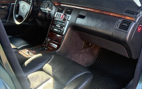 Mercedes-Benz E-Класс, 1998 год, 750 000 рублей, 3 фотография
