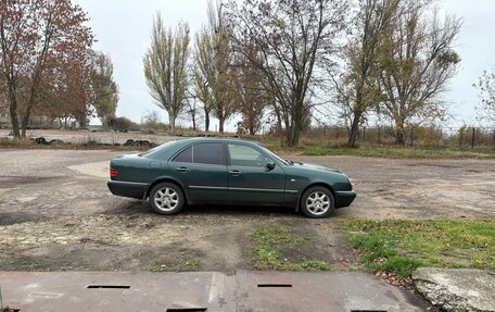 Mercedes-Benz E-Класс, 1998 год, 750 000 рублей, 2 фотография