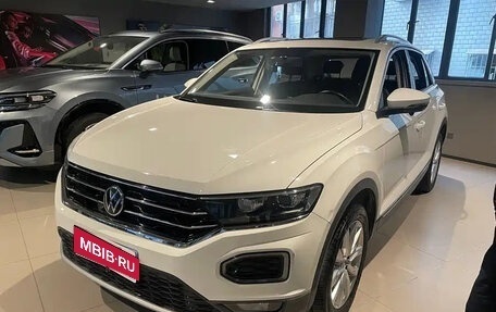 Volkswagen T-Roc I, 2021 год, 1 200 000 рублей, 1 фотография