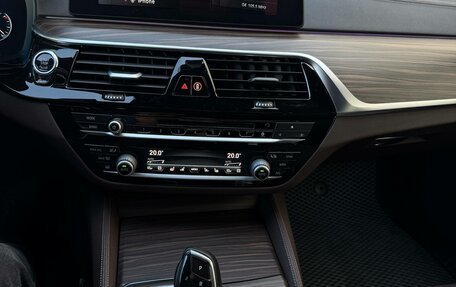 BMW 5 серия, 2018 год, 2 450 000 рублей, 13 фотография