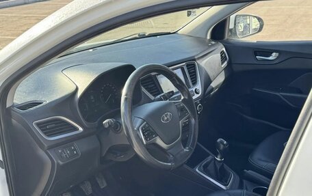 Hyundai Solaris II рестайлинг, 2017 год, 890 000 рублей, 9 фотография