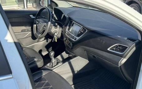 Hyundai Solaris II рестайлинг, 2017 год, 890 000 рублей, 10 фотография