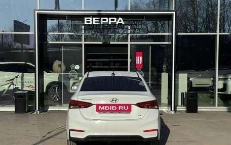 Hyundai Solaris II рестайлинг, 2017 год, 890 000 рублей, 4 фотография