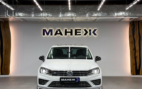 Volkswagen Touareg III, 2017 год, 3 999 000 рублей, 2 фотография