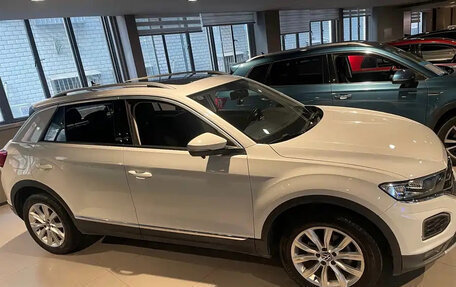 Volkswagen T-Roc I, 2021 год, 1 200 000 рублей, 3 фотография