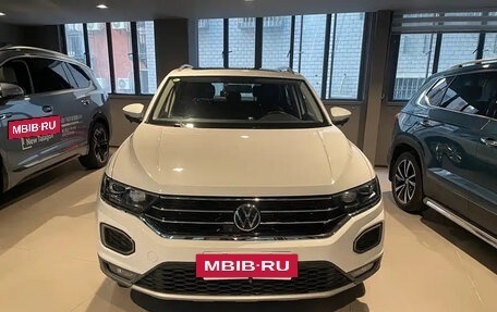 Volkswagen T-Roc I, 2021 год, 1 200 000 рублей, 2 фотография