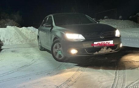 Volkswagen Jetta VI, 2013 год, 1 150 000 рублей, 2 фотография