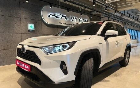 Toyota RAV4, 2020 год, 3 330 000 рублей, 2 фотография