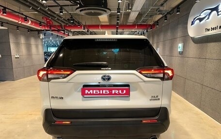 Toyota RAV4, 2020 год, 3 330 000 рублей, 10 фотография