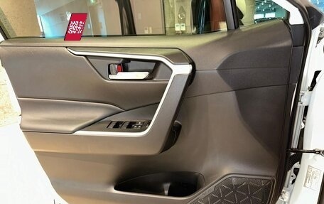 Toyota RAV4, 2020 год, 3 330 000 рублей, 21 фотография