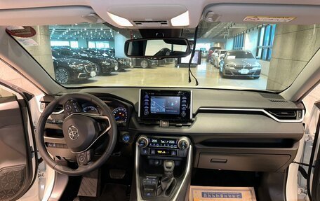 Toyota RAV4, 2020 год, 3 330 000 рублей, 30 фотография