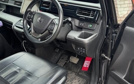 Honda Stepwgn IV, 2018 год, 2 400 000 рублей, 7 фотография