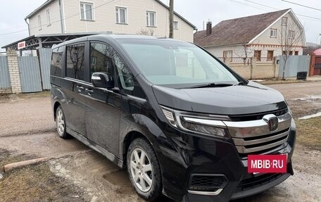 Honda Stepwgn IV, 2018 год, 2 400 000 рублей, 2 фотография