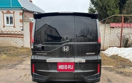 Honda Stepwgn IV, 2018 год, 2 400 000 рублей, 4 фотография