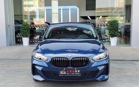 BMW 1 серия, 2022 год, 1 560 000 рублей, 2 фотография